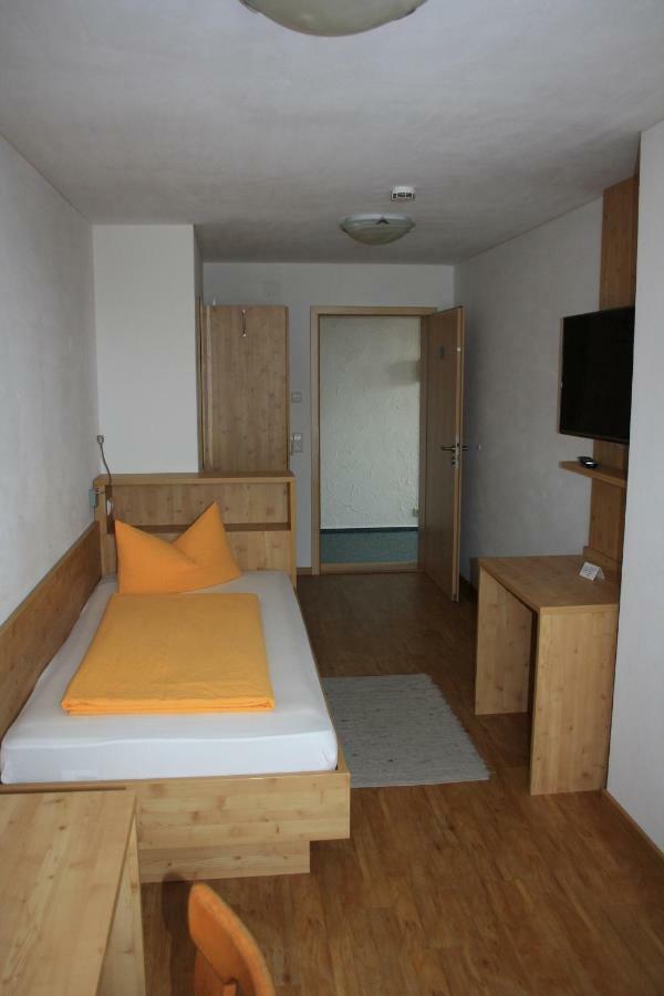 Storchen Mini-hôtel 2*